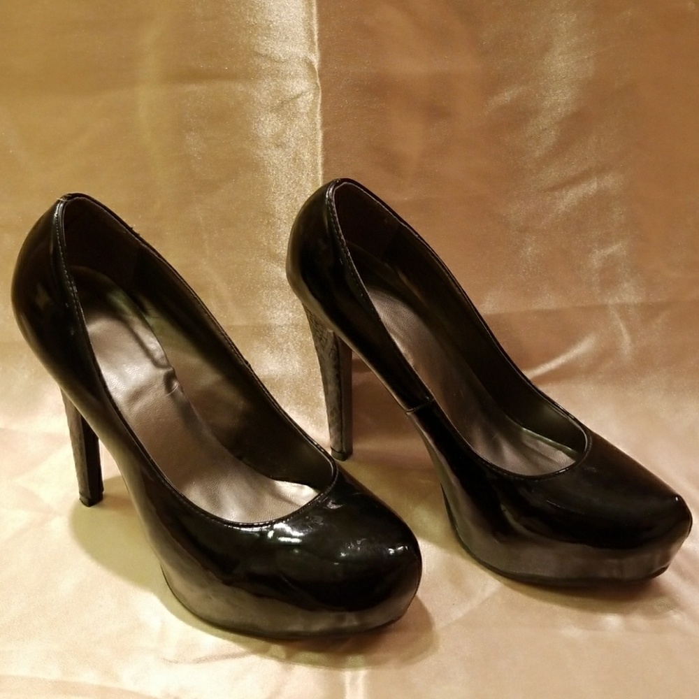 BOGO Free❤Mark Black patent heels (Sz7)